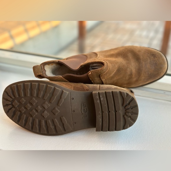 Ugg Chelsea Boots - Picture 4 of 7